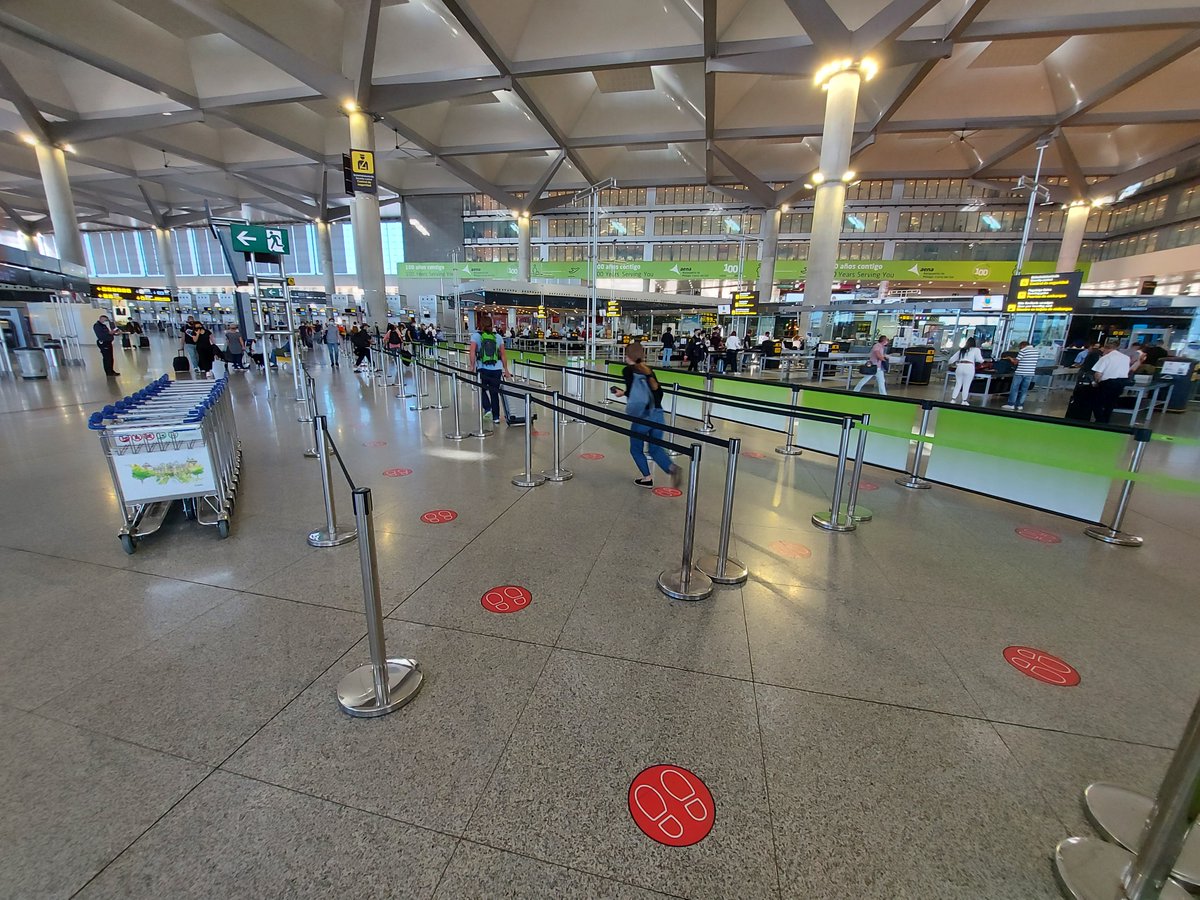 aena's tweet image. 🛫 Una treintena de aeropuertos de Aena recibe el reconocimiento ‘The Voice of the Customer’ de @ACIWorld por su compromiso de escucha al pasajero.

✅ Destaca el esfuerzo realizado para hacer las encuestas de calidad del servicio #ASQ durante la pandemia: ow.ly/wYUY30sae6K