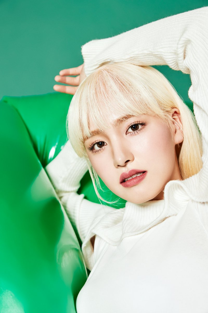 oliveyoung's tweet photo. 인생화보 만들어주고 싶어 울고😭웃던☺ 담당자
👉👈난 몰랐어 내 맘이 이리 다채로운지..❣
 
🔥드디어 공개합니다아🔥
(제일 잘나온 사진으로 고르는게 얼마나 힘들던지…)

실물 영접한날은, 
잊을 수가 없는 아름다운 충격…
@IVEstarship

#올리브영비건뷰티 https://t.co/QJbBuISCwP