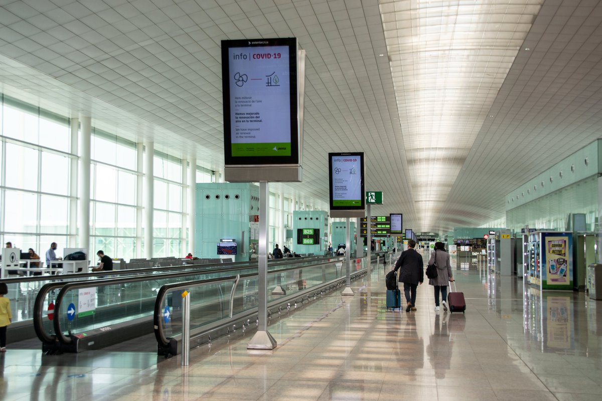 aena's tweet image. 🛫 Una treintena de aeropuertos de Aena recibe el reconocimiento ‘The Voice of the Customer’ de @ACIWorld por su compromiso de escucha al pasajero.

✅ Destaca el esfuerzo realizado para hacer las encuestas de calidad del servicio #ASQ durante la pandemia: ow.ly/wYUY30sae6K