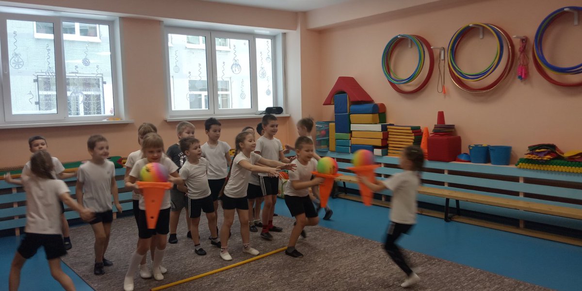 Сегодня воспитанники 3 группы поддержали наших спортсменов, приняв участие в Малых Олимпийских играх.