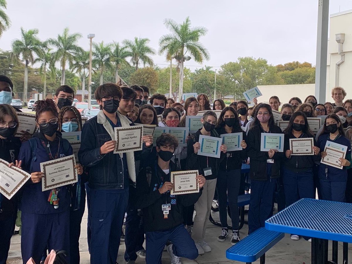 Yesterday we celebrated our AP Scholars, AP Capstone Diploma recipients and our top score earners( all who scored a 5 on an AP exam). We are so proud of these #Saberscholars & their amazing efforts to accelerate🎓 #apscholars #APCapstoneDiploma #Sabernation #MDCPSFutureready