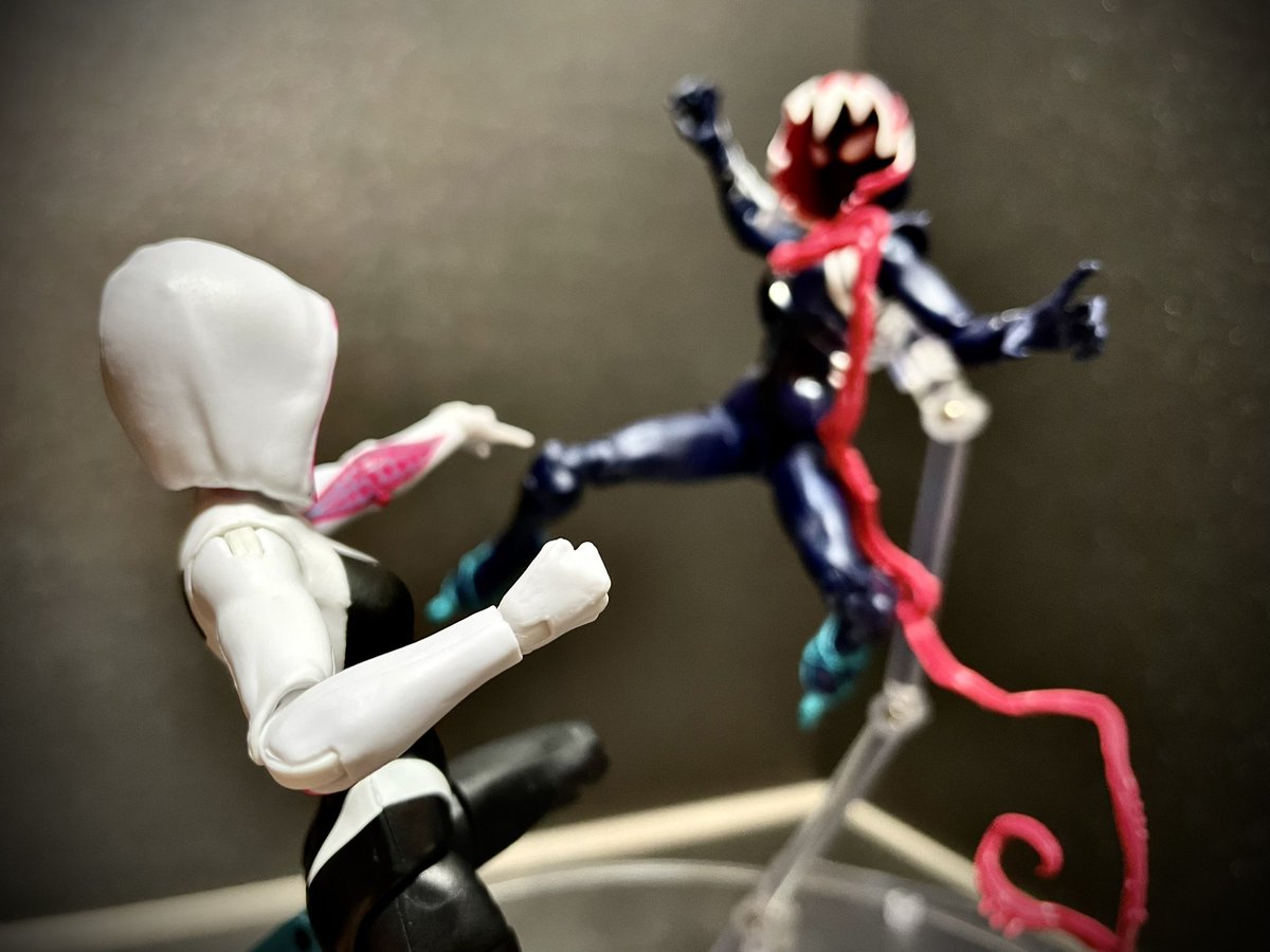 いやぁ〜ゴーストスパイダー(グウェン)?あれよあれよとお気に入り 