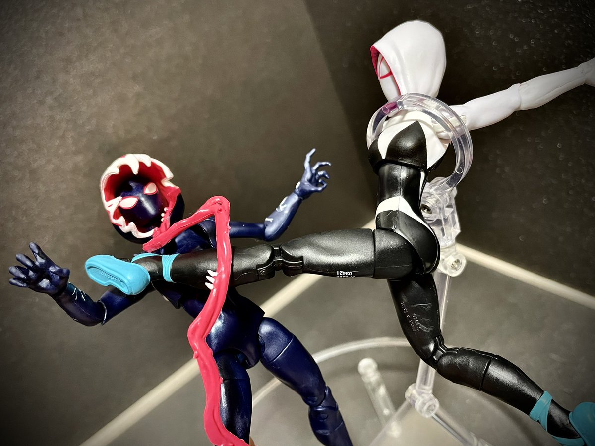 いやぁ〜ゴーストスパイダー(グウェン)?あれよあれよとお気に入り 