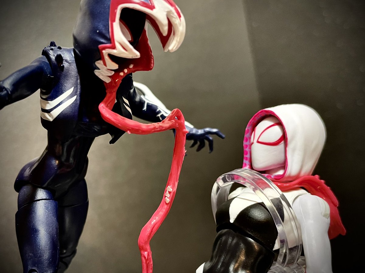 いやぁ〜ゴーストスパイダー(グウェン)?あれよあれよとお気に入り 