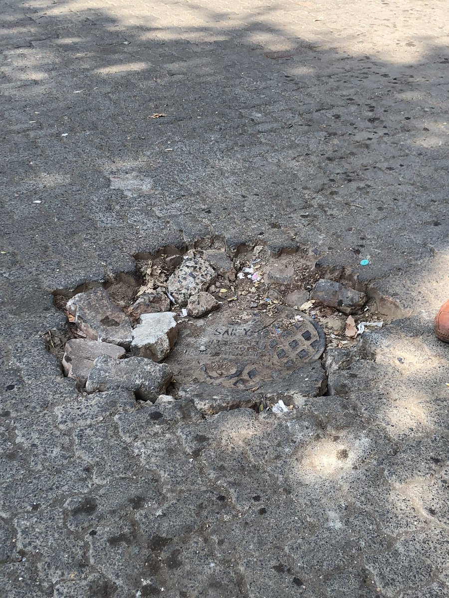 Shoheb_Qureshi7's tweet photo. Inside railway premises,plzz repair this storm water cover as soon as posible before any mishap/injury to the citizens n also vehicles @ECRlyHJP @RailwaySeva @Central_Railway @mumbairailusers @ACI_Mumbai @CampTransit 
#location:- Opp Gate of Reservation ticket counter Byculla (w) https://t.co/Ig1QJ0SCRi