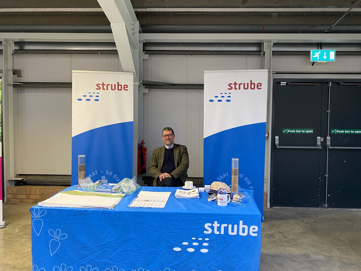 BBRO_Beet's tweet photo. All the #sugarbeet breeders with us today. Mark from StrubeUK ready to answer grower questions #BeetTech22 https://t.co/UUwjqqvddQ