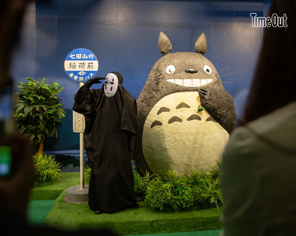 TimeOut_BKK's tweet photo. รถบัสแมว โตโตโร่และผองเพื่อนที่ทุกคนรอเจอในนิทรรศการ #MystyleMyghibli มาถึงไทยเรียบร้อยแล้วและพร้อมเปิดให้เข้าชมพรุ่งนี้วันแรก!
.
ตั้งแต่วันนี้ - 27 มีนาคม 2565 ที่ชั้น 1 เซ็นทรัลเวิลด์ โซน 1 เข้าชมฟรีทุกวัน 10.00 - 22.00 น.
 #UniqloThailand #UniqloXStudioGhibli #Ghibli https://t.co/Tudw3KDGpD