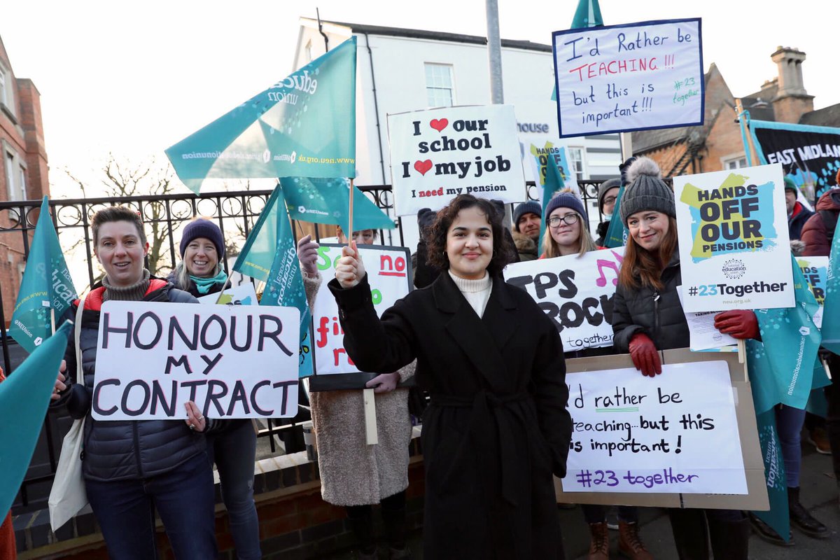 NadiaWhittomeMP's tweet photo. Teachers at the @GDST have walked out on strike for the first time ever!

Every teacher deserves a decent pension. No teacher should face the threat of being fired and rehired on a worse contract.

I was proud to join the picket line at @NottmGirlsHigh.

#23Together https://t.co/TUFAuTr6kR