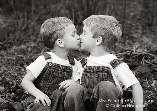 Leaf22767437's tweet photo. @chenchenwrites @Igntotlib ... but not this?  Some serious double standards and cognitive dissonance going on!

Kids know who they are from day one.  Let them be! https://t.co/aRVQ33x2UV
