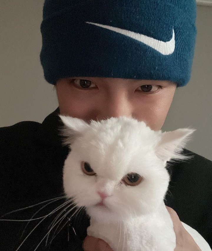 choicefesss's tweet photo. -choice Hae kayak marah banget abis digundulin  bapaknya 😭 https://t.co/qFEGVrnPvt