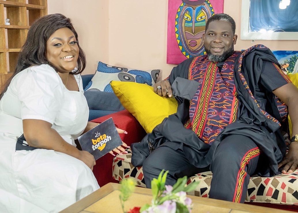 betamerch237's tweet image. Cameroon’s Communication Specialist Eddy Bobo (@etumbo) was gifted a #BetaMerch phone pop socket, on set of @betatorpoh 

Keep shopping @betamerch237 

Shop online: betamerch237.com 
Or DM