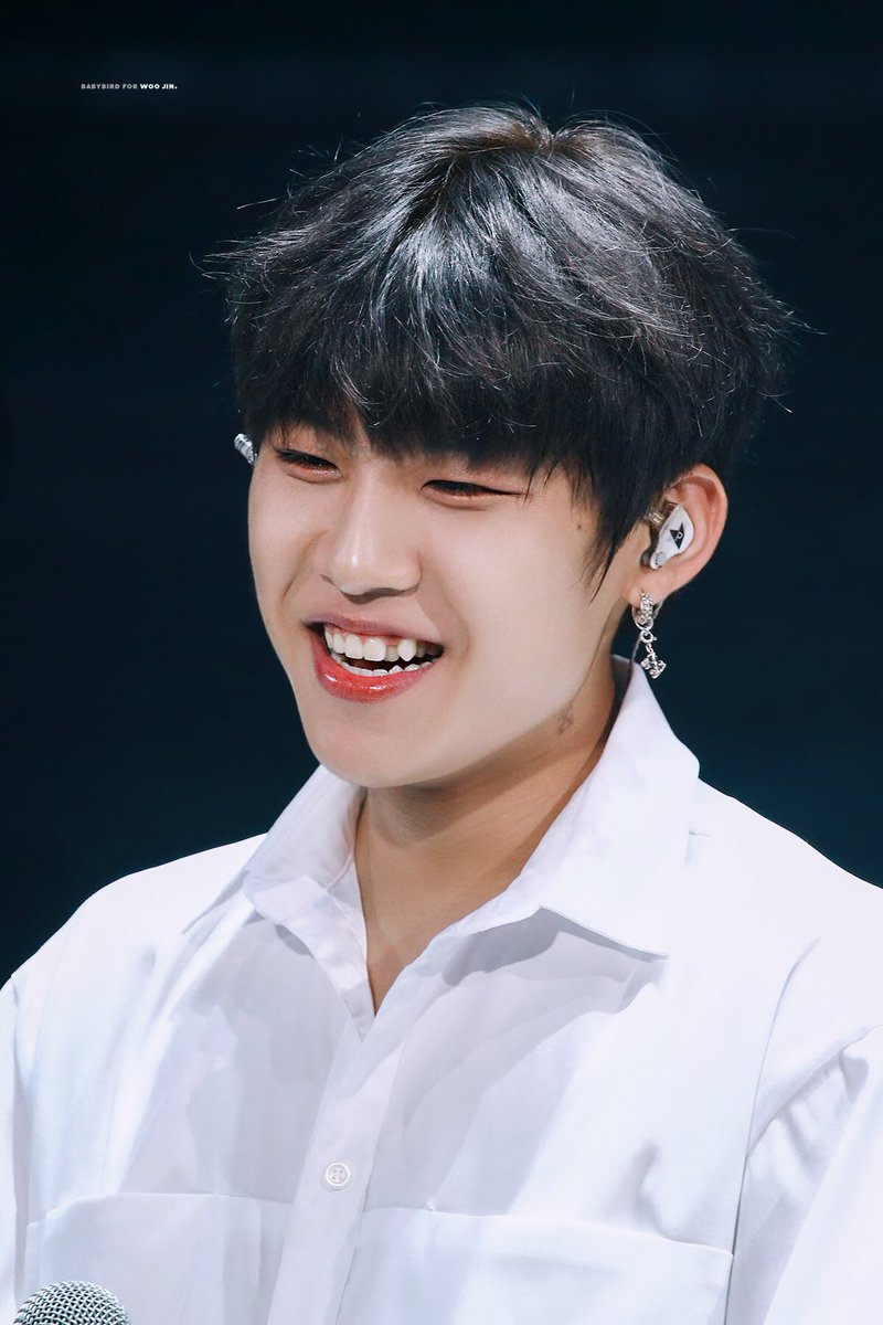 from_today_WJ's tweet photo. #좋아하는_박우진_올리기 

나는 지독한 흑발단,, 
흑발우진 진짜 최고야,, 짜릿해,, https://t.co/NXOBi1q8qG