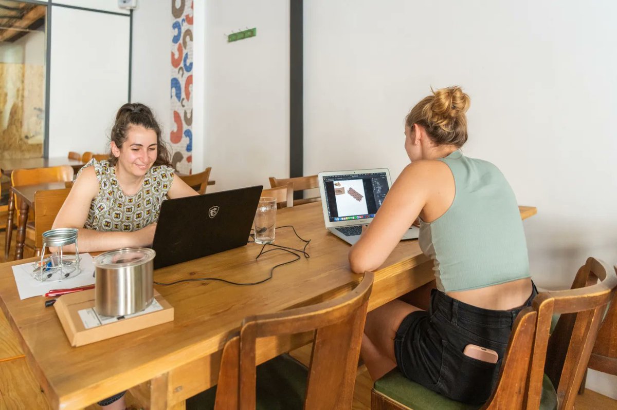 Alternatif_Mag's tweet photo. 3 bonnes raisons de chiller chez les Trois Tricoteurs :
1️⃣ C'est le projet de trois jeunes passionnés, engagés, avec des valeurs fortes et du bon sens
2️⃣ Le concept est original, voire unique au monde
3️⃣ C'est un lieu sympa !
➡️ https://t.co/3frdWJeQtb https://t.co/5ncJBm7htS