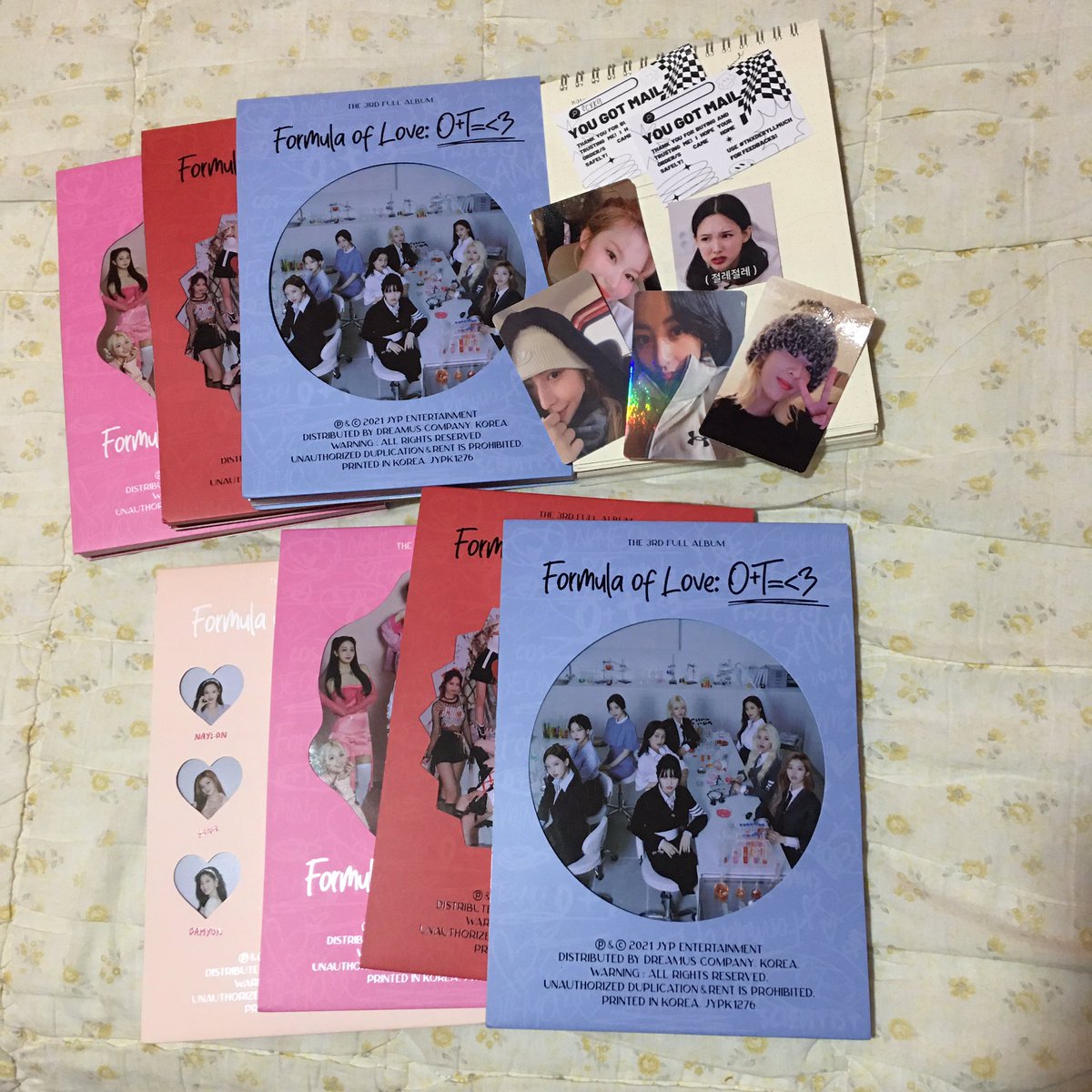 scxka's tweet photo. Dumating na yung pinaka-inaantay kong sf na FOL🥺super pretty pulls kahit isa lang yung nayeon pc out of 7 albums🥲ayaw talagang umuwi ng kusa ni nayeon😔 Anyways, one of the best transaction ko sa isang seller! To more transaction with you po!🥰

#tnxderyllmuch @ryujiniecart https://t.co/XfulOAkiV8