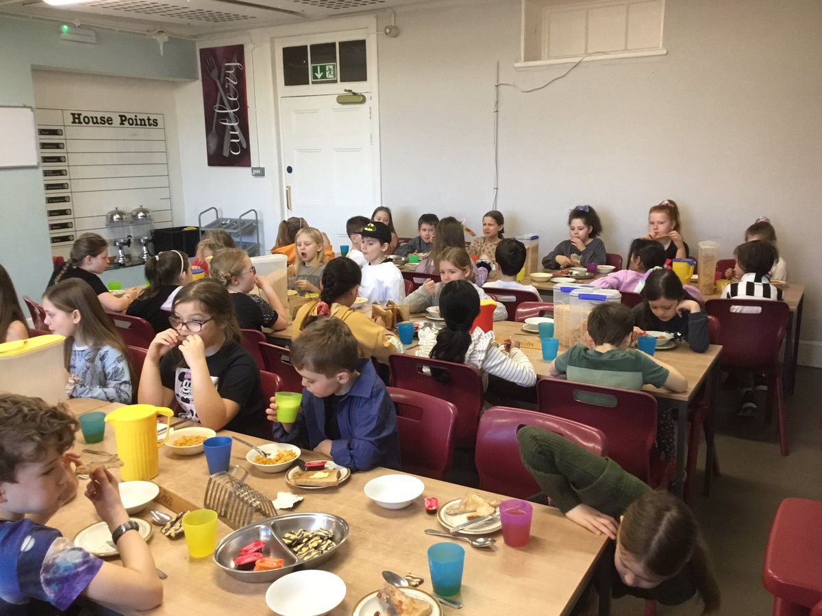 Year4SHPS's tweet photo. Most important meal of the day #Thursdayfuel! https://t.co/amIMOoNJj6