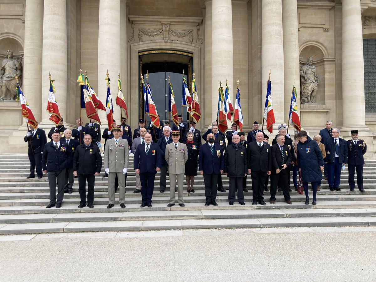 SNEMM_Siege's tweet photo. La SNEMM célèbre le 170e anniversaire de la Médaille militaire ! 
Lancement de cette journée mémorielle par un dépôt de gerbes aux caveaux des gouverneurs et aux cénotaphes des Maréchaux Foch et Lyautey. @Gouv_mili_Paris @armeedeterre @gdarrieussecq @ENSOAOfficiel @INI_Invalides https://t.co/wmW2ZBNU75