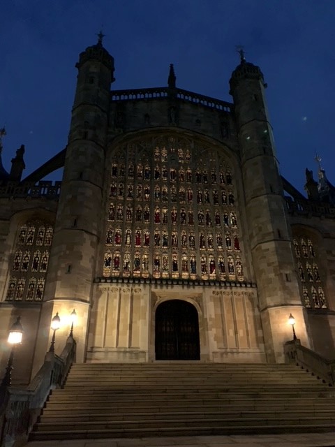 🌙 How amazing does St. George's Chapel look at night? Our Schola so thankful to have been able to perform here last night! 

#StAloysiusCollege #TheStartofSomethingGreat