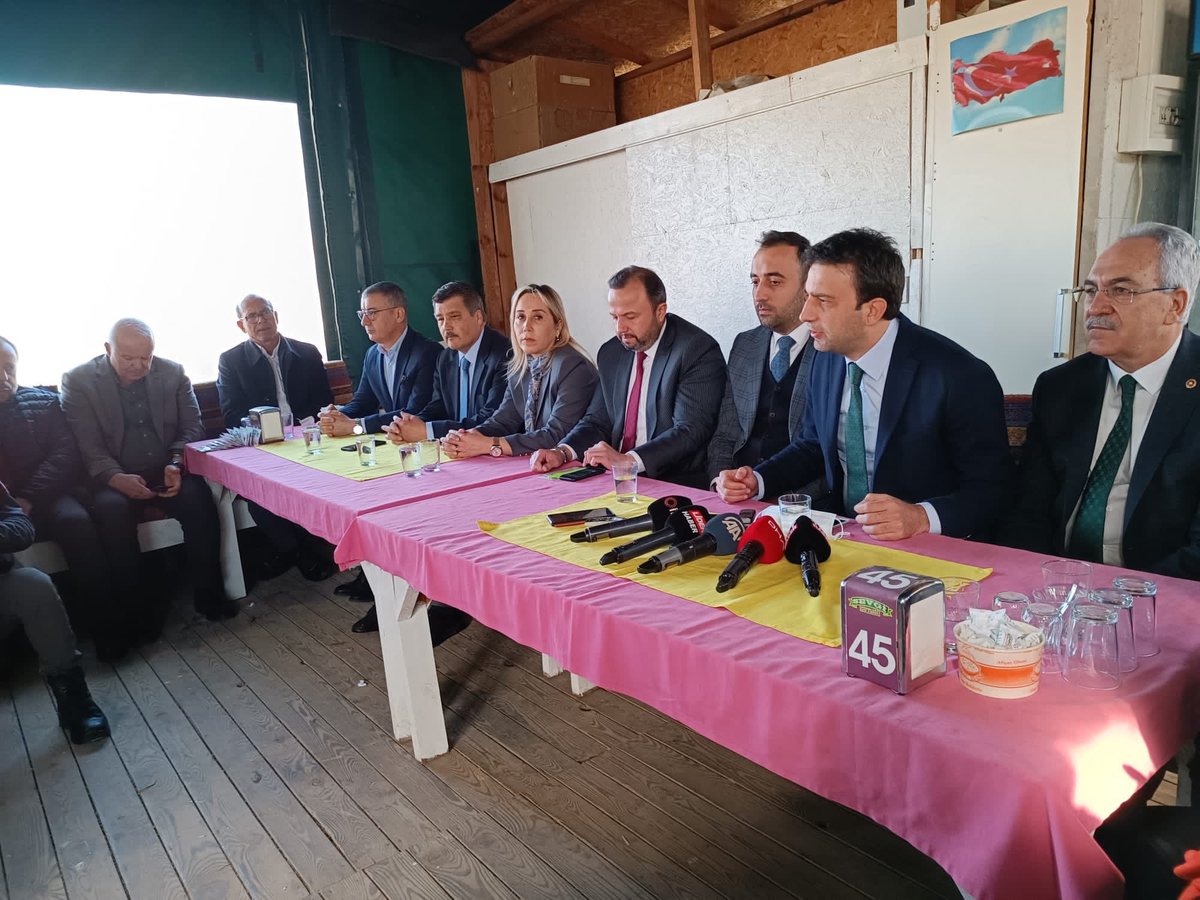 kemalcelik007's tweet photo. Antalya 100.000 ölçekli Çevre Düzeni Planının onaylanması sonucu Kırcami İmar Planının da çözüme kavuşturulması hakkında bilgilendirme toplantısı gerçekleştirdik. 
Böyle önemli bir Planı onaylayarak sorunu çözüme kavuşturan Sayın Bakanımız @murat_kurum’a şükranlarımızı sunuyoruz. https://t.co/F5WrHoOHwl