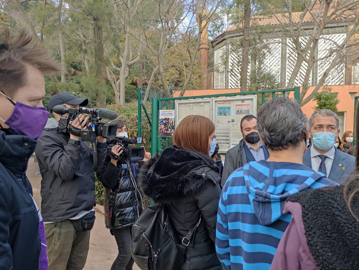 AC__cultura's tweet photo. 🔴Avui a la roda de prensa de @educaciocat amb el conseller @JosepGCambray  i el president @perearagones demanant solucions per la nostra escola i per els nostres llocs de treball‼️

#cambrayCompleix @LHAjuntament @nuriamarinlh @CCOOeducacio @ccoocatalunya https://t.co/PxvSeuNw6A