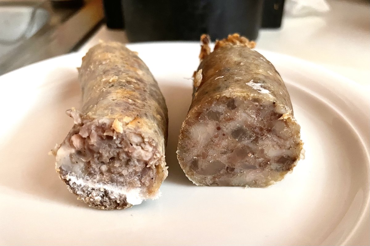 orsolya_health's tweet photo. Leftover cold #pkd #mangalica liver and pork sausages for breakfast. Easy, simple, nutritious, satiating and delicious. Only meat, fat, organs, salt and pepper added. All from #hungarianmangalica #needsbaseddiet #animalbaseddiet #fattypork https://t.co/KlUObi3Do0