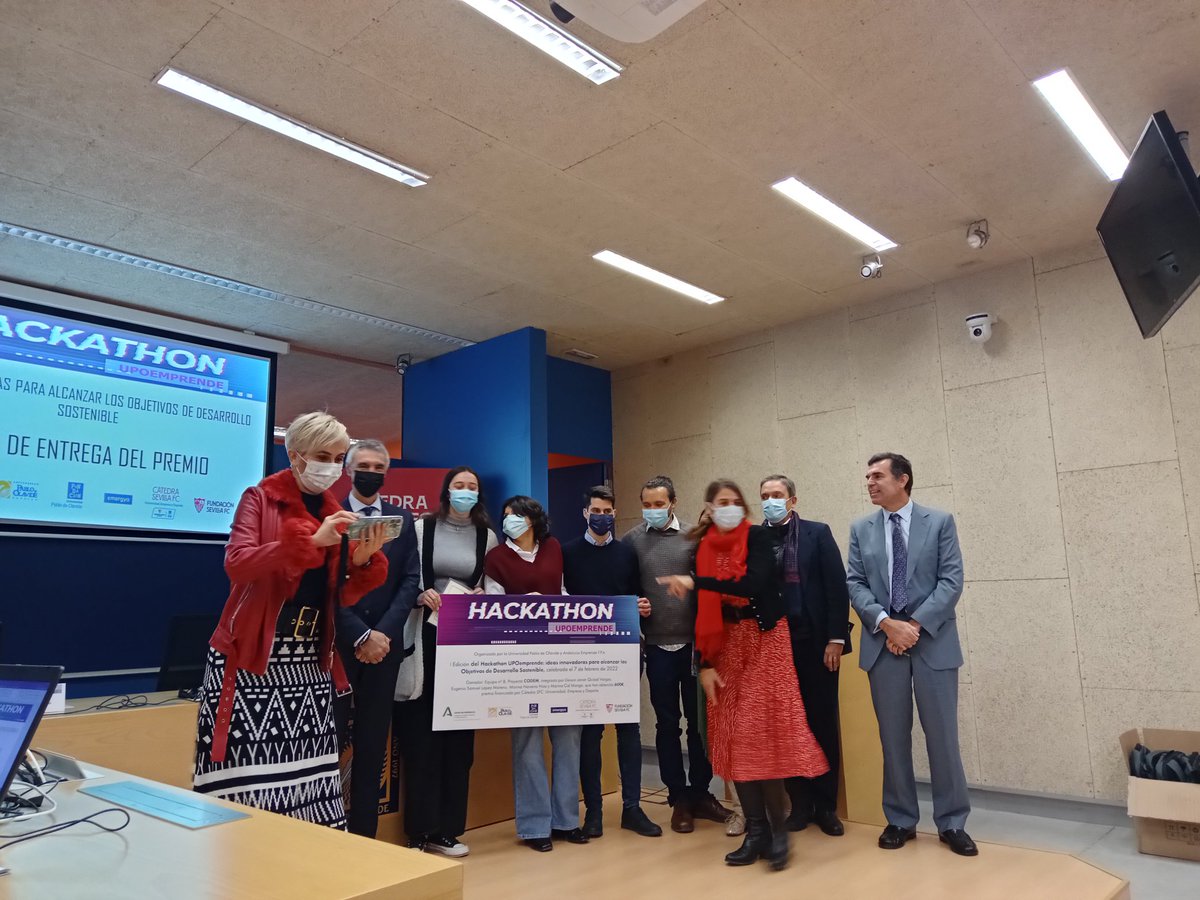 aemprende's tweet photo. 🏆Entrega de premio I ed. #HackathonUPOemprende

✨Nuestra directora @rosasiles junto a, José L. Barbero, delegado del rector en Emprendimiento @pablodeolavide y @joseM_feria director Cátedra @SevillaFC ha hecho entrega del premio a CODEM, equipo ganador.

🎉Enhorabuena‼️ Sois💯 https://t.co/q7FCMA3G9M