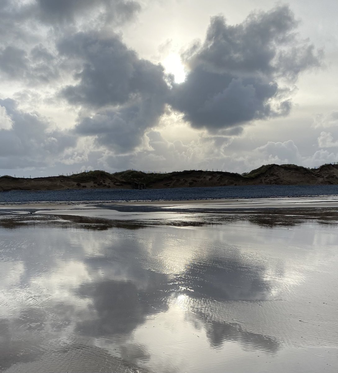 becky2dickinson's tweet photo. Butterfly clouds, February dip. #wildswimmingdevon https://t.co/1JeLskKwpR