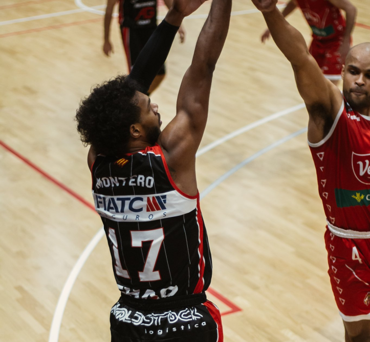 baloncestero's tweet photo. #LatinosEnLebPlata 
@FedeGiarraffa y @Yeiik_17 Montero, los mejores latinos en la jornada 17 de LEB Plata
https://t.co/jhbNYMxWjk https://t.co/hvehwVgPIF