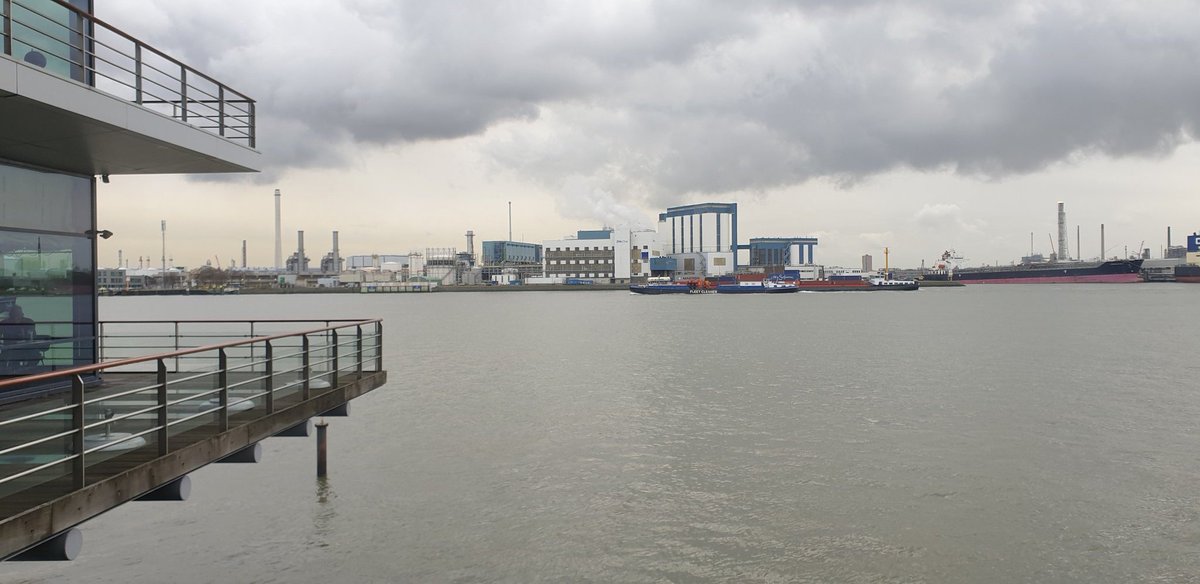 Gaaf uitzicht tijdens <a href="/MKBNL/">MKB-Nederland</a> Rotterdam-Rijnmond meeting in #Vlaardingen. Aanwezig namens <a href="/Opmeerbv/">Opmeer papier pixels projecten</a>.