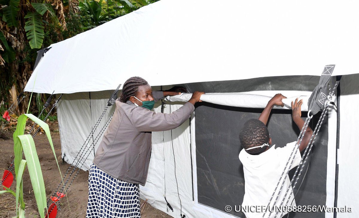 UNICEFUganda's tweet image. Innovation at @UNICEF is about turning 💡ideas into solutions.

To improve on emergency responses worldwide, UNICEF led on the innovation of a new generation of tents. Now, the high-performance ⛺️ is restoring hope for sustainable education in #Uganda.
👉🏾 uni.cf/34wGrKT