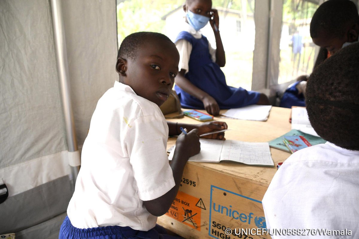 UNICEFUganda's tweet image. Innovation at @UNICEF is about turning 💡ideas into solutions.

To improve on emergency responses worldwide, UNICEF led on the innovation of a new generation of tents. Now, the high-performance ⛺️ is restoring hope for sustainable education in #Uganda.
👉🏾 uni.cf/34wGrKT