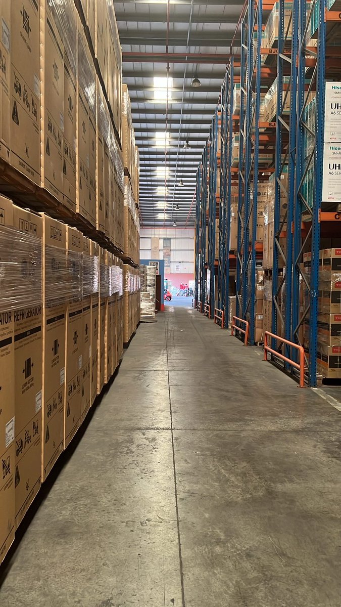 تأسست شركة الريس للشحن في ١٩٨٣ 
لشحن البضائع من و الى الامارات بالشحن الجوي، البحري و البري 
و تقوم  بتخليص الاجراءات الجمركية في المطارات و الموانئ و الحدود البرية و تخزين البضائع في مستودعاتها

هذه الفترة نركز عليها اكثر لنمو الشركة تماشياً مع رؤية دبي لمضاعفة التجارة الخارجية