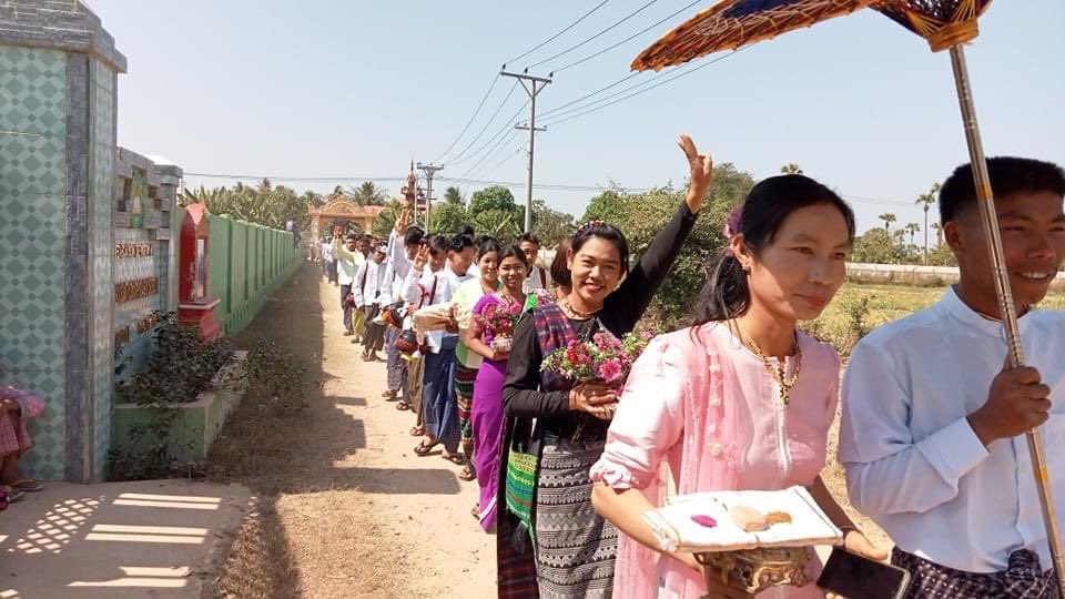 pyaezone's tweet photo. Brave villagers of Kani township, Sagaing celebrated a noviciation ceremony (Shinbyu pwe) while protesting against junta with a three fingers salute. 

I don't know what kept them going even after a year of brutal oppression but these resolute people are why we will win! https://t.co/yksl3s59pt