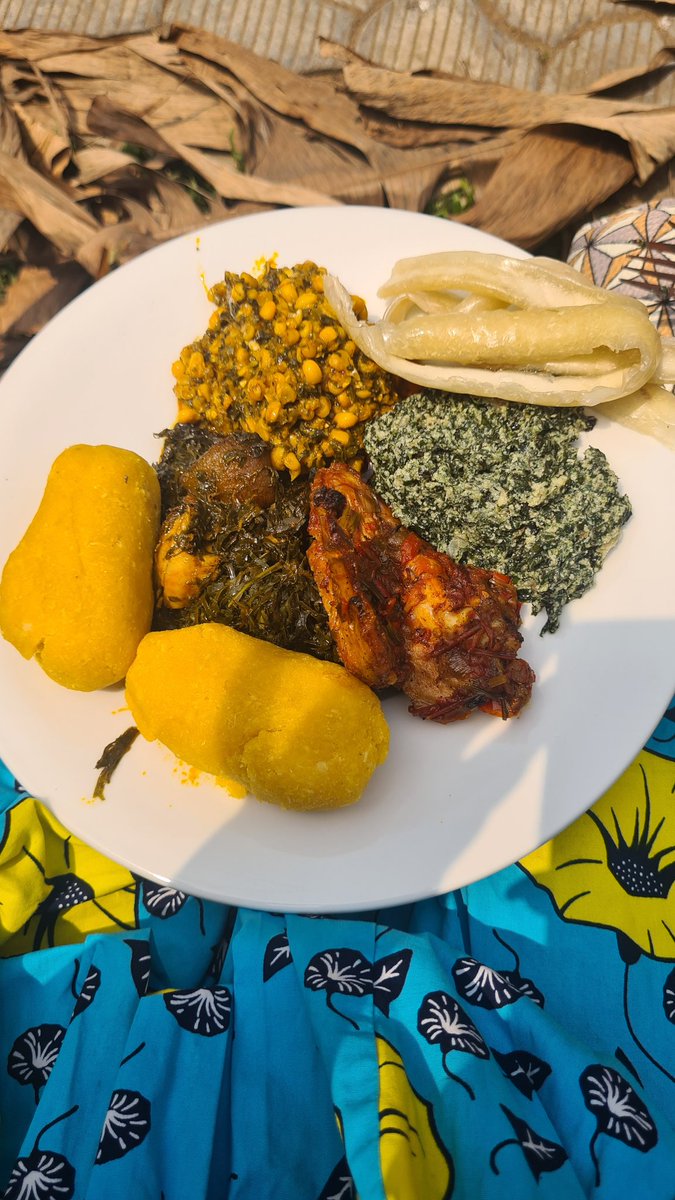 AnniePayep's tweet photo. Donc hein je suis arrivée j'ai vu le sanga 😏.
Si on t'explique mon plat tu ne peux pas comprendre.
Ndole-Miondo/Sanga/Eru-Gari/Kati kati 💃🏿💃🏿🚶🏿♀️🚶🏿♀️
#KmerTchop #TchopTime #JournéeCulturelle https://t.co/WayOSxX1JZ