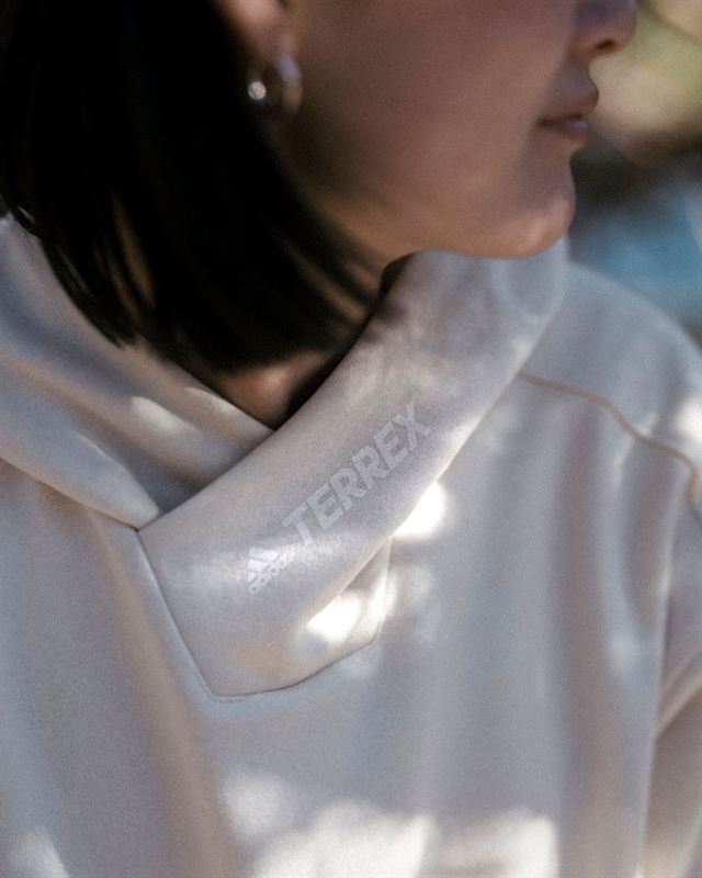 Knitcreative's tweet photo. First commercial product for Spinnova and adidas...

Announcement marks an important milestone in sustainable Spinnova materials becoming available for consumers globally.

Read more - https://t.co/A8sxLGrAsu #spinnova #adidas #fibres #textiles #sustainability https://t.co/74TqGMGetu
