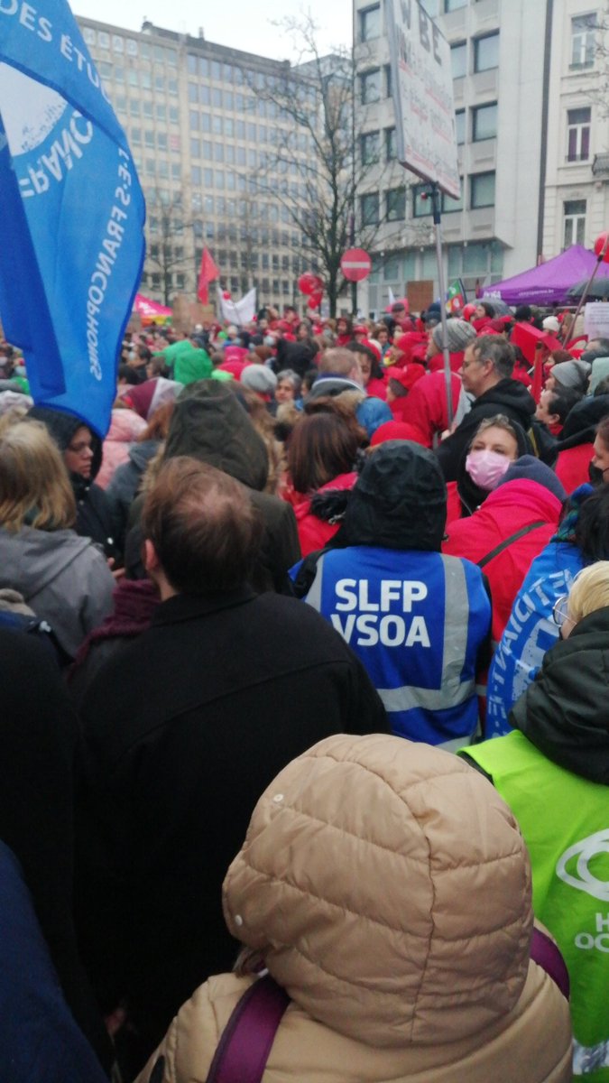 En direct de la grève avec les syndicats et les enseignants pour le refinancement de tous les niveaux et tous les réseaux d'enseignement !