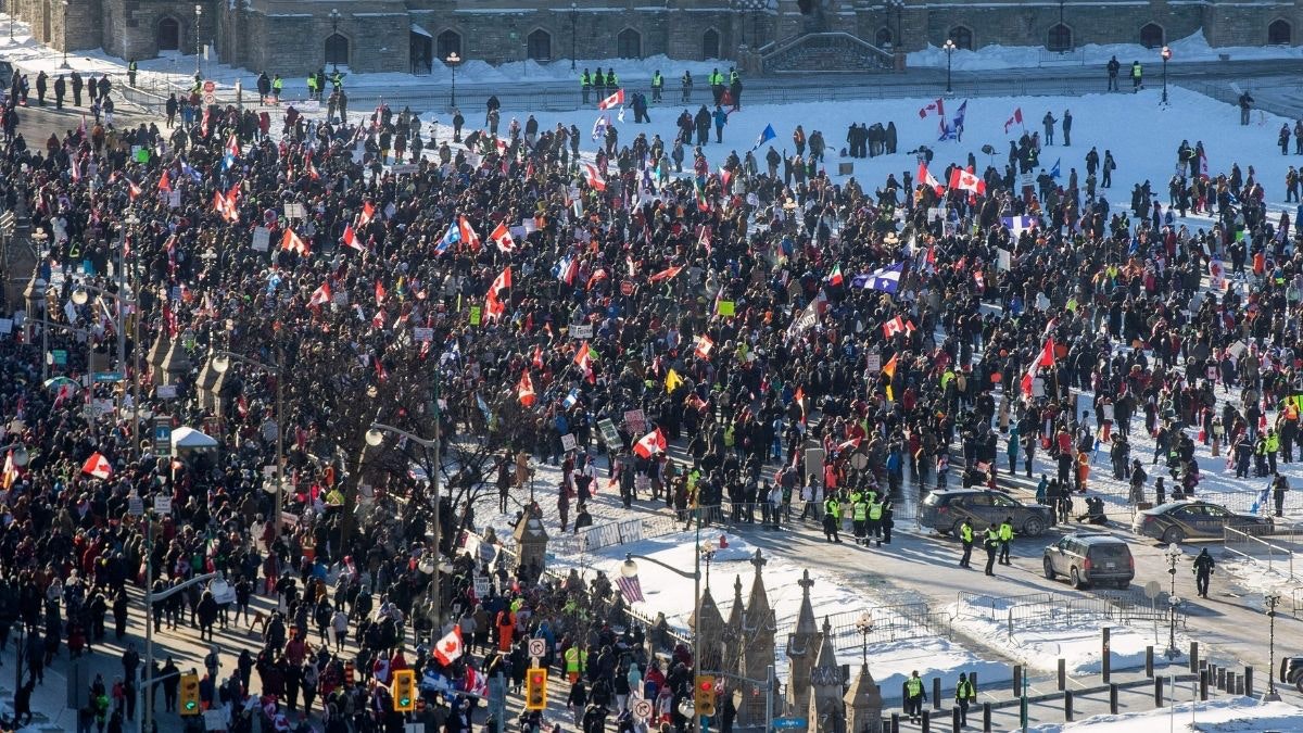 realDailyWire's tweet photo. Freedom Wins: Canadian Provinces Lift COVID Mandates After Trucker Protests https://t.co/Xqcxsu9lVw https://t.co/8yNw2E8cAM