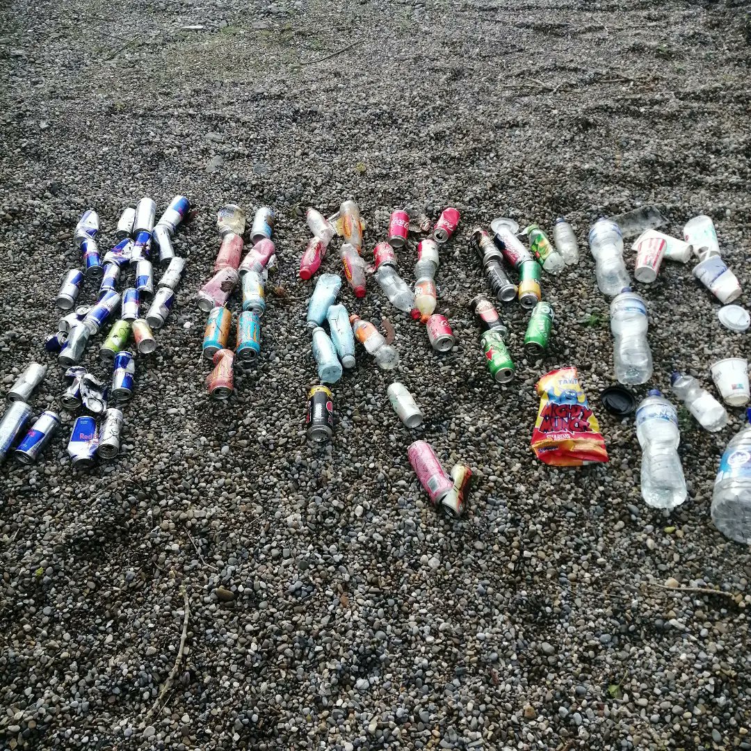 trashfreemtb's tweet image. A few items I picked up on a 1km stretch of road in the Slieve bloom mountains. As you can see there is a clear favourite in the energy drinks department.
#leavenotrace
@pippa_hackett
@LeaveNoTraceIrl @NationalSpringC
@LaoisCouncil
@offalycoco