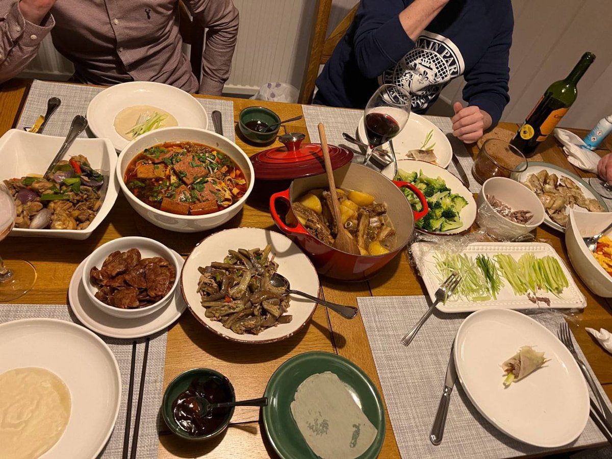 provide_ac's tweet photo. I'm having lunch with my colleagues🍻🍻🍻🍻🍻 https://t.co/zUkPQXyZpT