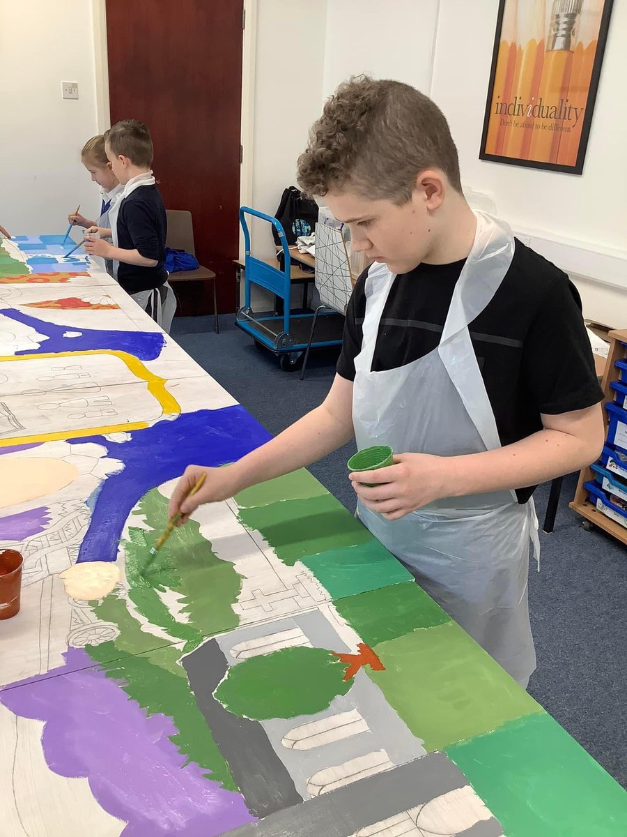Monktonpriory's tweet photo. Roeddwn yn balch iawn fel ysgol i ennill Cystadleuaeth Stori Sir Benfro. Mae’r plant wedi mwynhau mas draw wrth peintio a chreu murlun Cymraeg i’r ysgol gyda Orielodl. DIOLCH yn fawr iawn Rhys 🏴󠁧󠁢󠁷󠁬󠁳󠁿 🎨👏@CymraegSB @CymraegCampus @rhyspadarn 
#orielodl #murluncymraeg https://t.co/vh83aFVoJ4