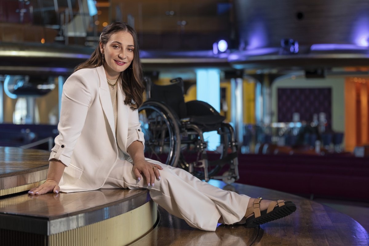 aida_cruises's tweet photo. News zur Taufe von #AIDAcosma: Funkelnde Taufinszenierung und exklusive Taufreise mit DJ ALLE FARBEN, mehr https://t.co/oMNb2Y3HaV, #allefarben #kristinavogel https://t.co/JmyZziWrDR