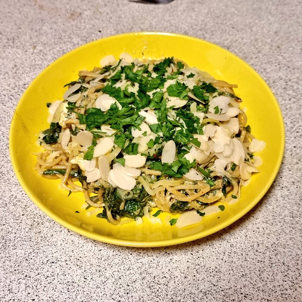 BlessRNG's tweet image. First ever recipe from #sortedclub by @sortedfood and it is delicious!

Cream cheese and spinach pasta topped with almond flakes. Teh tarik on the side for some sweetness as the main dish has a lot of chilli flakes/allspice in it to give it some real punch.

いただきます !