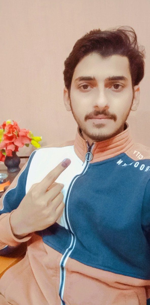 _kunwar_ali_07's tweet photo. आज प्रथम विधानसभा चुनाव में मैंने अपने गाँव चौढेरा जिला बुलंद शहर विधानसभा क्षेत्र शिकारपुर में मतअधिकार का प्रयोग किया आप सभी से अनुरोध है कोविंड -19 गाइडलाइन का पालन करते हुए शाम 06:00 बजे तक अपने अपने पोलिंग बूथ पर जा कर अपने अधिक से अधिक मतदान करें...
#UPElections2022 https://t.co/EC5cV5QK9u