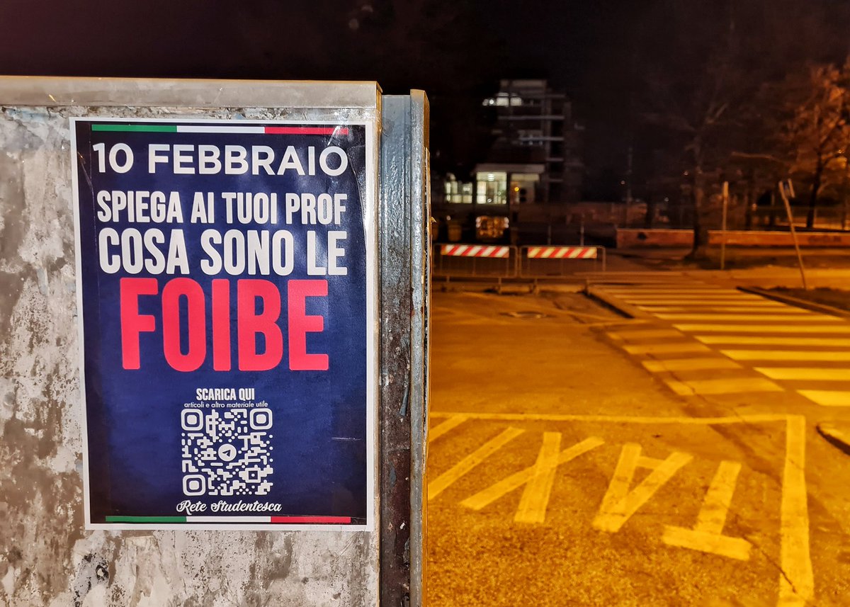 mnromagna's tweet photo. "#10febbraio: spiega ai tuoi prof cosa sono le #foibe" è il testo dei manifesti affissi dai ragazzi di #ReteStudentesca, nucleo giovanile de @LaReteNazionale, questa mattina davanti ai principali istituti scolastici di #Rimini, in particolare presso il Centro Studi Colonnella. https://t.co/HLPTLRhXX7