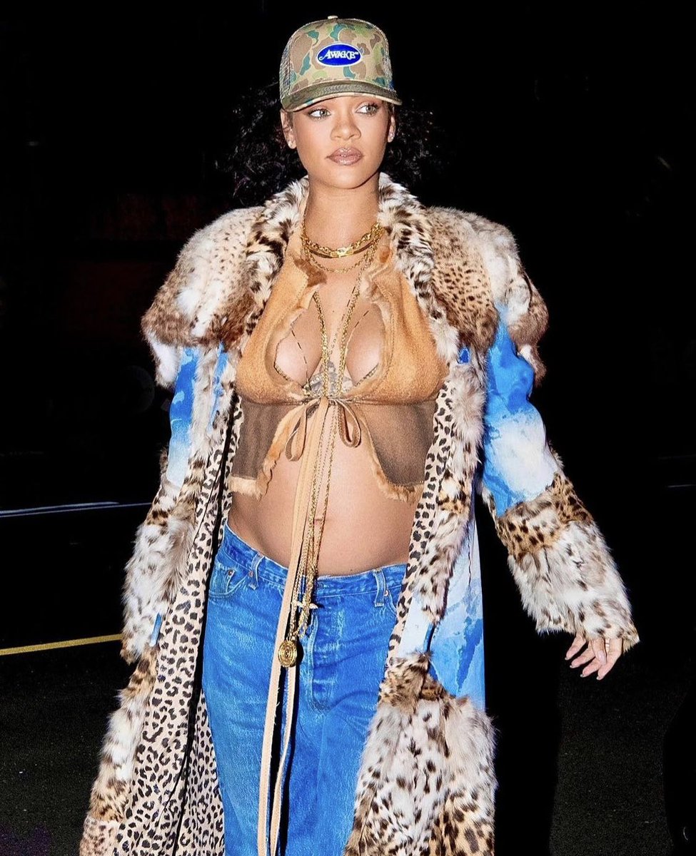 RT @FentyCop: Rihanna looks so GOOD https://t.co/ASgKDM8n78