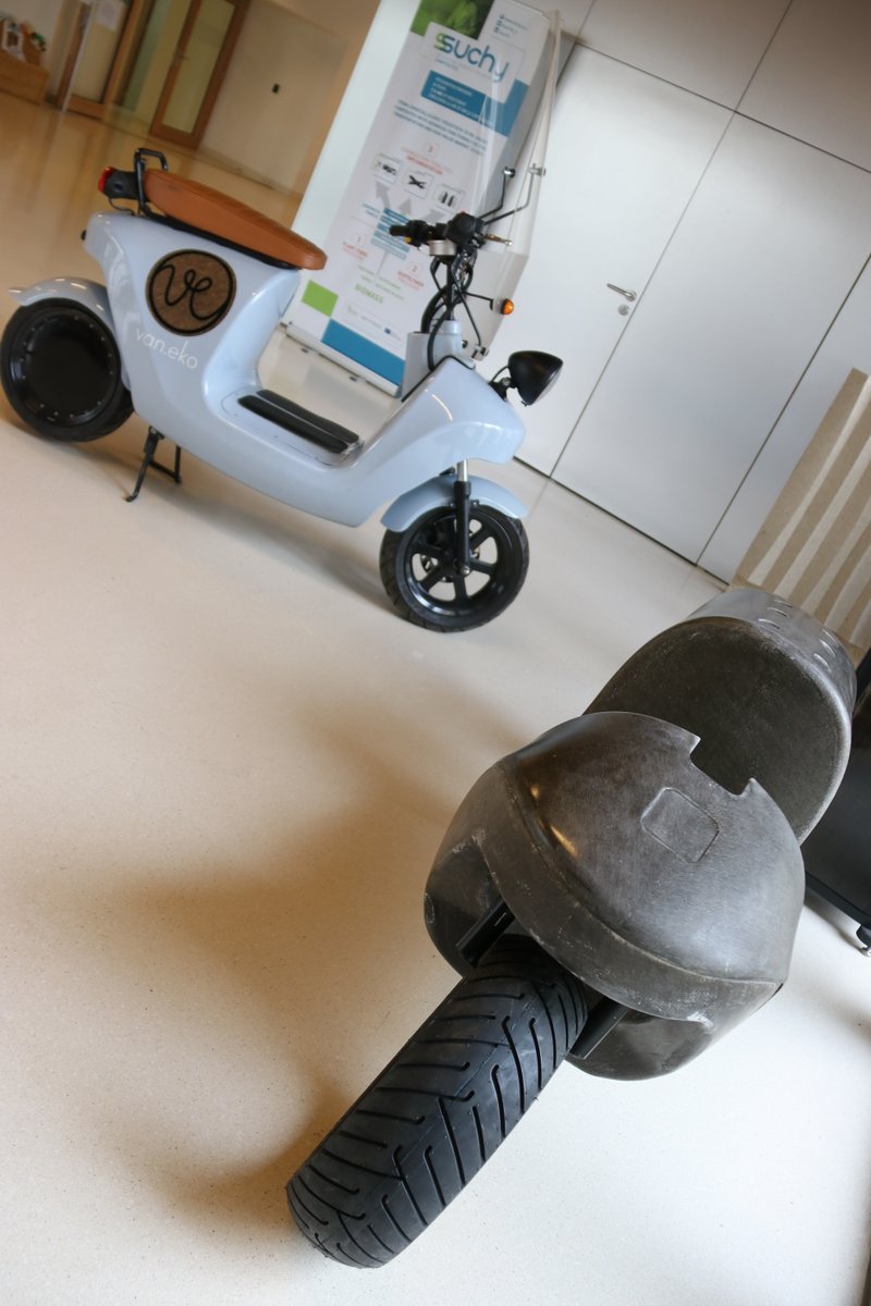 FemtoSt's tweet photo. Closure of the European project @ssuchy_eu which brought together 16 academic and industrial partners around @FemtoSt and produced demonstrators with entirely #biosourced #composites : audio loudspeaker, cockpit panel, monocoque scooter frame, hemp-based trunk loadfloor https://t.co/qrmdGkaWRL