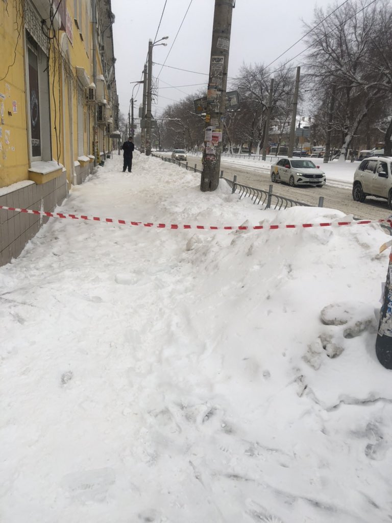pro100bootik's tweet photo. @promtrest @pgrt_11 номер заявки:31645; По какой причине отсутствует уборка на протяжении 3 недель!?!За это время уже 3 раза сбросили с кровли снег. Адрес: ул.Победы 113/пр. Кирова 48. @SamMobilePriem @D_Azaroff @gzhi_samara Прошу содействия в меру своей компетенции! https://t.co/SL2wust1IQ