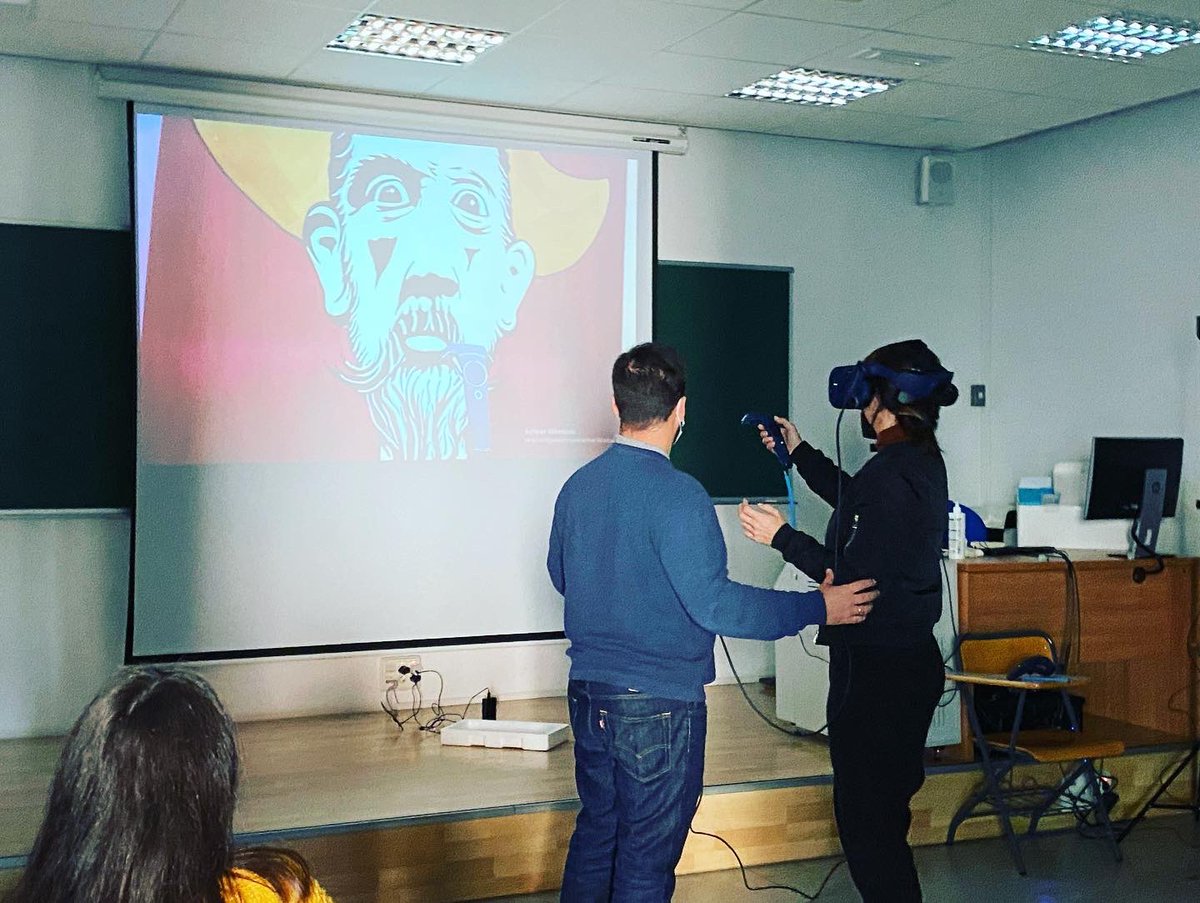 iArtHislab's tweet photo. Una magnífica tarde la de ayer con @Lety_Crespillo y @generico de @opossumstudios trabajando con los alumnos del @MdscaUma, indagando en las posibilidades que la #RV ofrece al ámbito del Patrimonio artístico-cultural como herramienta de investigación histórico-artística. https://t.co/Rp7pI9VSKZ