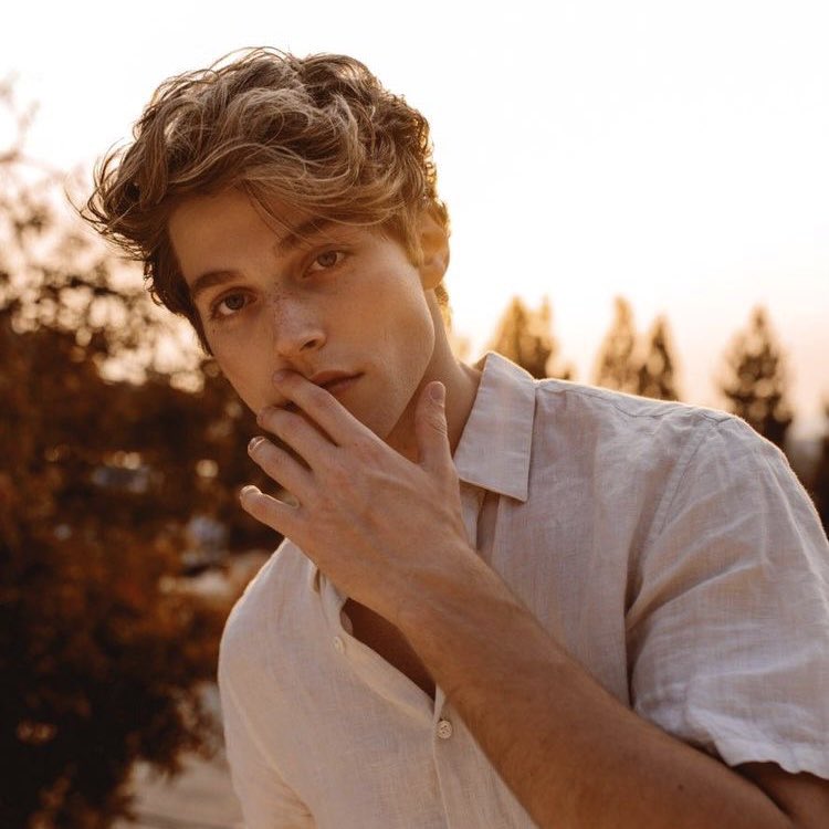 HufflepuffHimbo's tweet image. ⠀⠀   

⠀⠀    —————— ☼ ——————
      How many roads must a boy walk
      down before he becomes a man?
⠀⠀    —————— ☼ ——————

         ᴍᴀʀᴀᴜᴅᴇʀꜱ ᴇʀᴀ #ʜᴘʀᴘ | #ᴀʀɪᴇʟ ⠀⠀   ⠀⠀   ⠀⠀