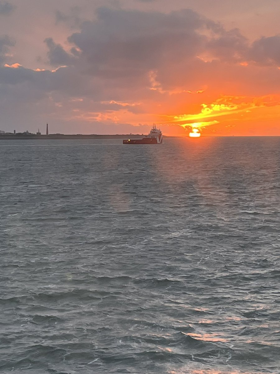 rob_jongejan's tweet image. Sissend gaat den koperen ploert ten onder. #wagemaker #texel #teso