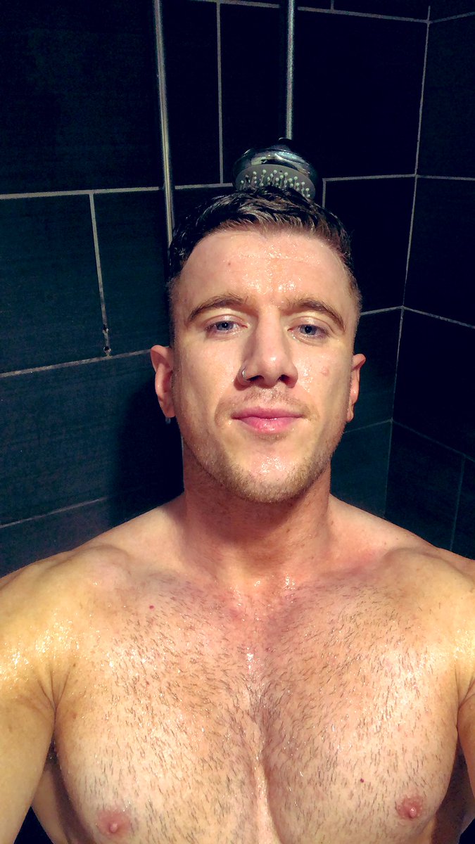 MasterZeus18's tweet photo. I look so good under the shower don’t I boys 😈 https://t.co/QE4Unols73